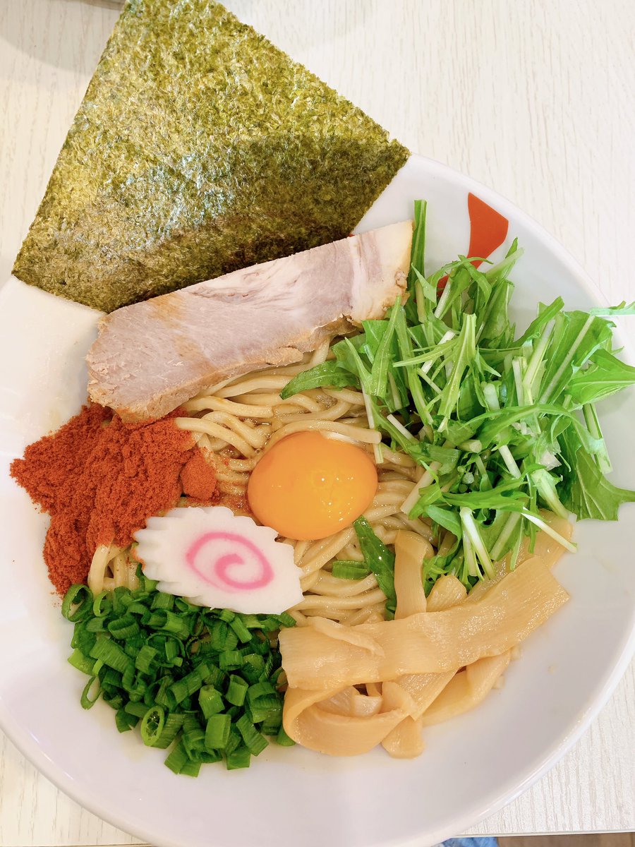 hidenoristar's tweet photo. 辻堂のサーファー通り沿いのラーメン屋さん「佐藤製麺所」の辻堂まぜそば。味はもちろんですが、自家製の麺がめちゃくちゃ美味しい！お立寄りの際はぜひ！
#辻堂 #ラーメン #湘南 https://t.co/8zfBW7dHyO