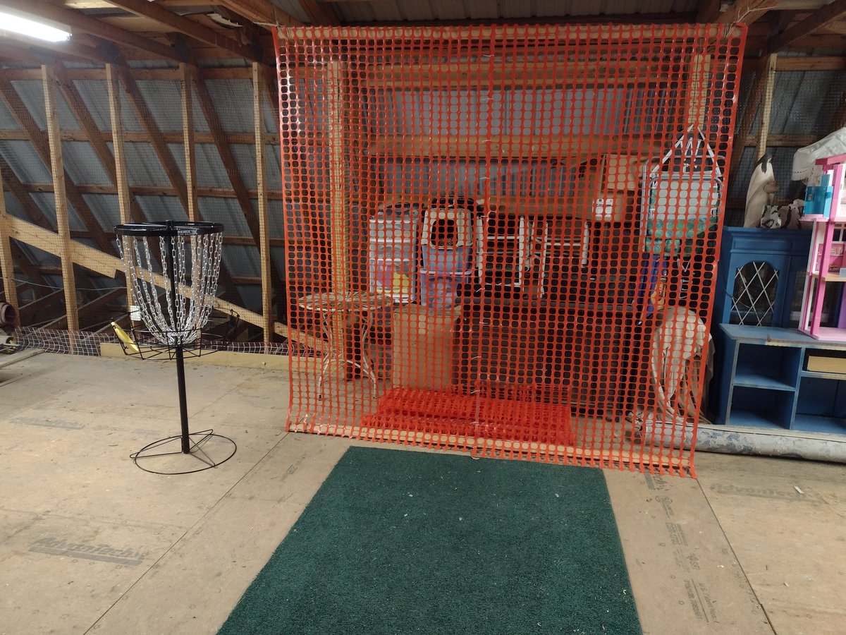 Got the indoor training "facility" sorted. Hoping to start the #discgolf season with some actual skills.