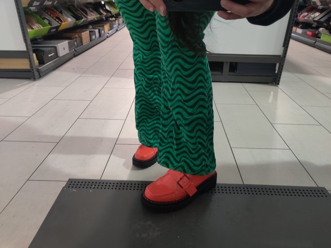 I found these shoes that I deeply deserve, send me $60 so I can get them please $KayCoole https://t.<a href="/tag/mvsales"class="tags"><span>#mvsales</span></a>