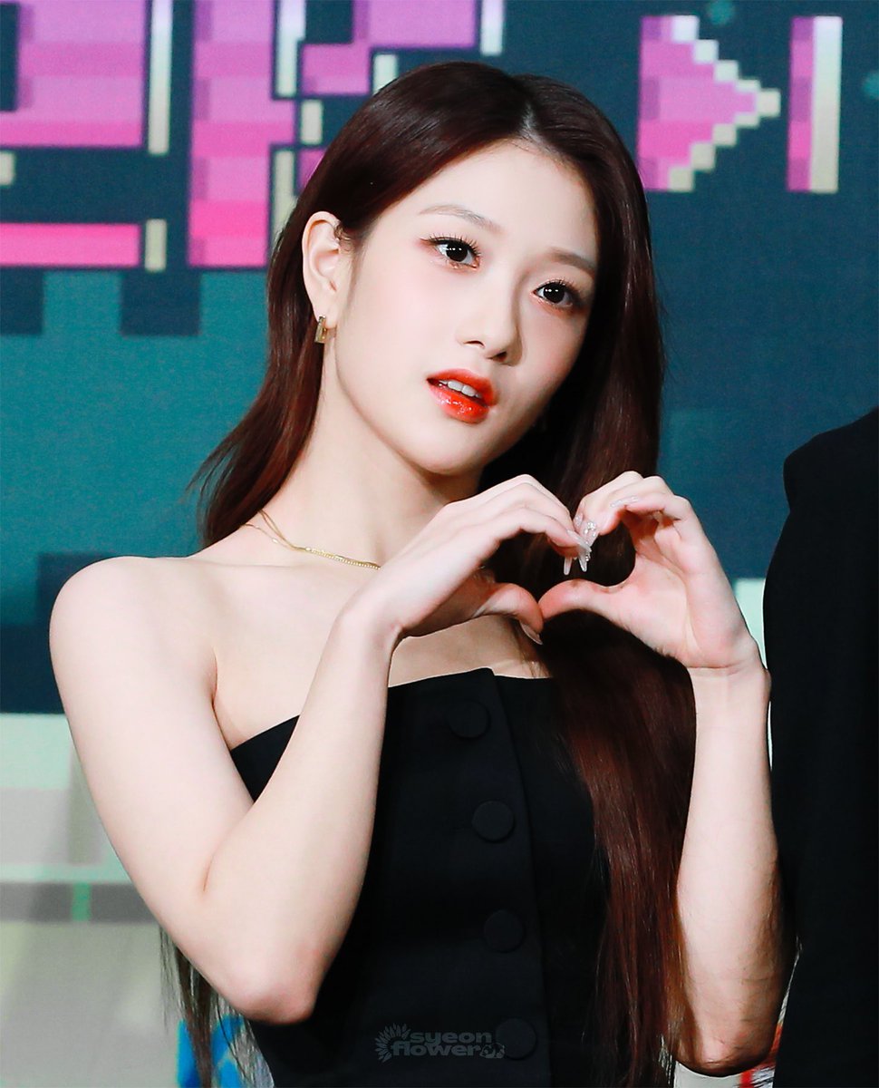 LEESEOYE0NS's tweet photo. #seoyeon #fromis_9 https://t.co/KCAcgsR8H5