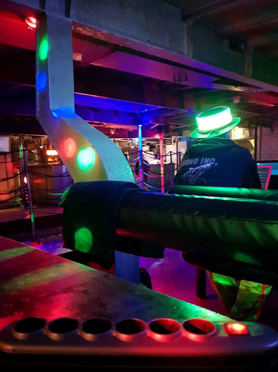 Rundumlicht. #NoCongress #CableTrash #MSStubnitz #Stubnitz #Chaostrawler #Hamburg #JEV #JEV22 #37c3 #CCC <a href="/MSStubnitz/">MS Stubnitz</a> (CC BY-SA 4.0)