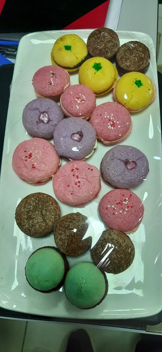 AshokChef3's tweet photo. Chef Ashok kumar
@ChefAshokKumar #pastrychef #executivechef #executivepastrychef #egglessmacroons https://t.co/tEtlHU2pYY