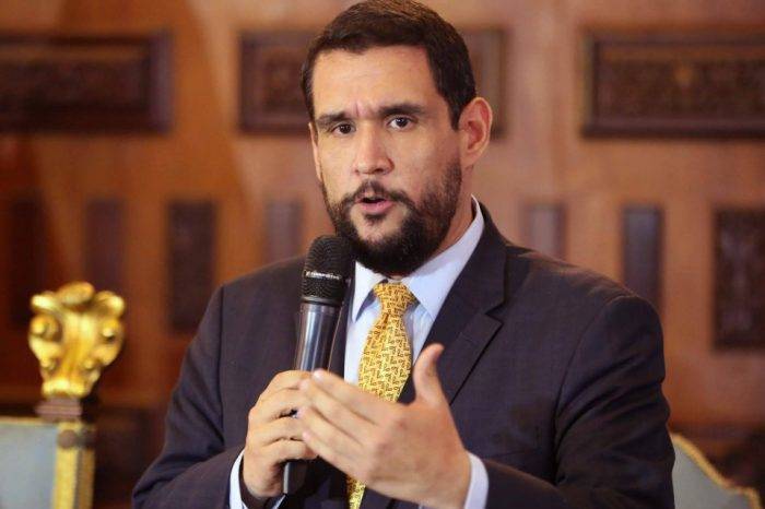 Quisieran muchos en Venezuela tener la entidad ética, moral, profesional e intelectual que tiene <a href="/JuanMMatheus/">Juan Miguel Matheus</a>. Sin lugar a dudas, una referencia para un país donde lamentablemente hemos ido perdiendo eso, las referencias.