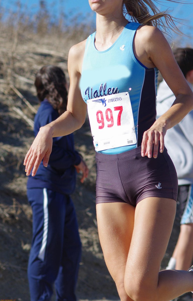 CameltoeBabes3 on Twitter: "Runner shows cameltoe in her black shorts