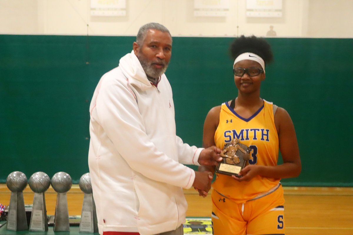 BWSLGirlsAAU's tweet photo. Red Division - Oscar Smith (VA) def. Atlee (VA) 36-34 #BooChristmasClassic22 #exposurebball https://t.co/TznSXIwpau