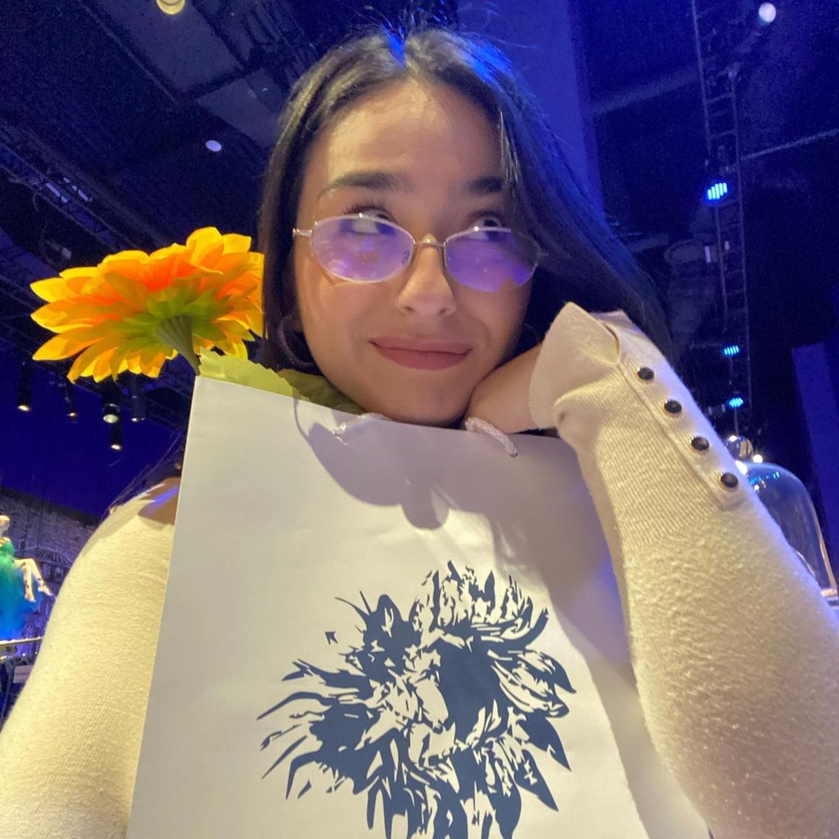 vangoghvegas's tweet photo. Fall in love with #VanGogh's art over and over again! 🌻✨ Immersive Van Gogh currently runs daily at select afternoon times.

🎟️ Explore the full schedule and get tickets at https://t.co/bJzsUGUGzH

📸 asweblossom on IG

#VanGoghVegas https://t.co/oYTkum4hyq