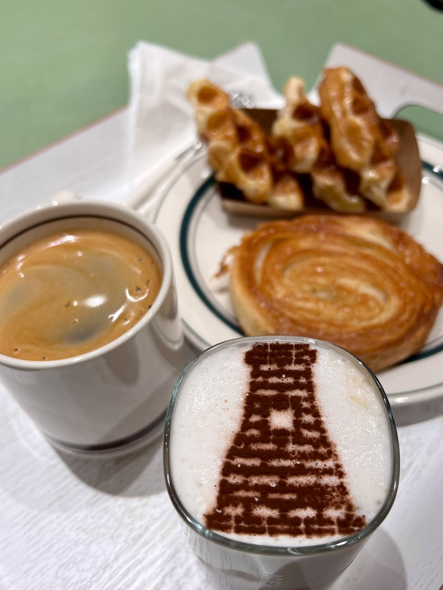 Virginia_Delish's tweet image. The cafes in Korea are so… pretty! Usually open until very at night. A perfect all-day hangout place for non-drinkers like me. #kcafe #korea #visitkorea #visitbusan