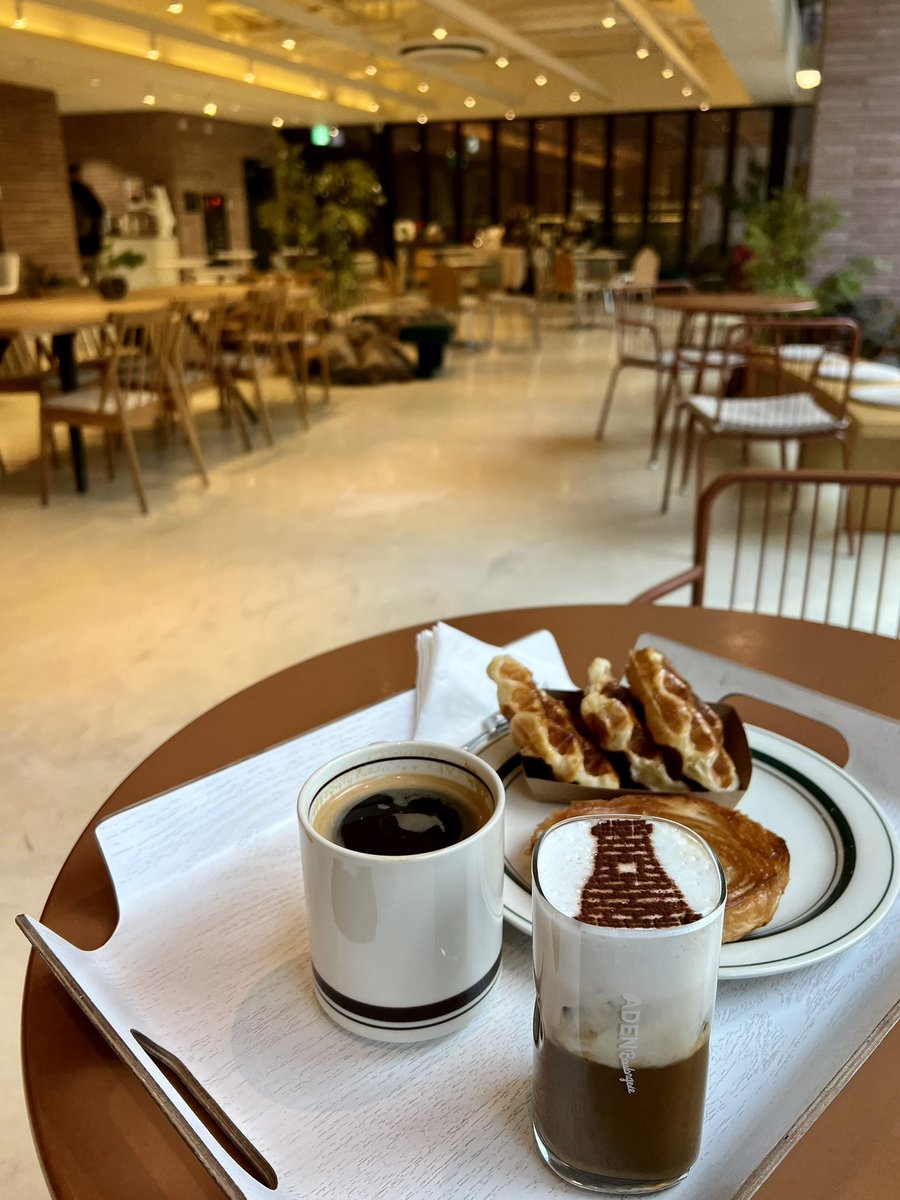 Virginia_Delish's tweet image. The cafes in Korea are so… pretty! Usually open until very at night. A perfect all-day hangout place for non-drinkers like me. #kcafe #korea #visitkorea #visitbusan