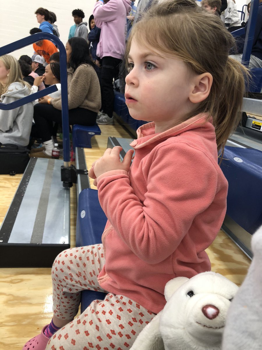 MurrayMKTG's tweet photo. Aubrey had fun at the Boltball tonight! We’ve got a new girls bball fan on our hands ⚡️⚡️ https://t.co/ZpZ97wkqjt