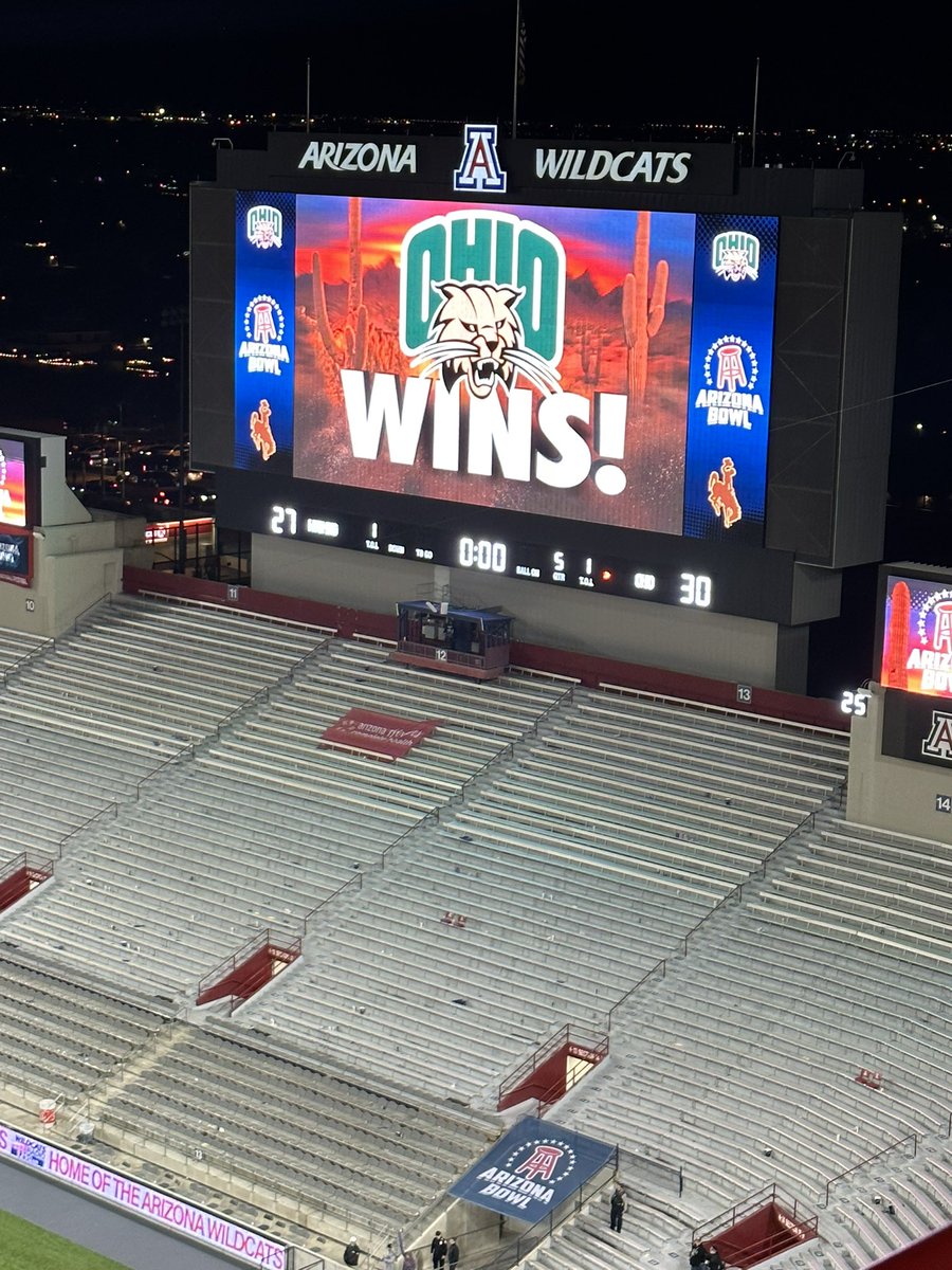stoolpresidente's tweet photo. Congrats to @OhioBobcats     Great game.   Thanks for everybody who watched and helped put it together. #BarstoolAZBowl https://t.co/2HlnD2g1z3