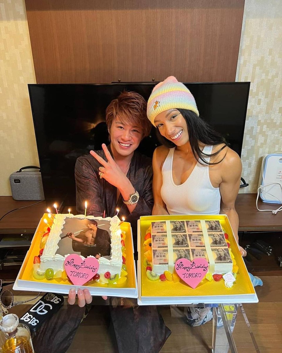 MoneShield's tweet photo. @MercedesVarnado with rapper of Japan 🇯🇵 @TOMORO_KING6666 
#SashaBanks #TheBoss #SashaKrew #ImTheBoss #TheBluprint #TheStandard https://t.co/l1cv2QL6g7