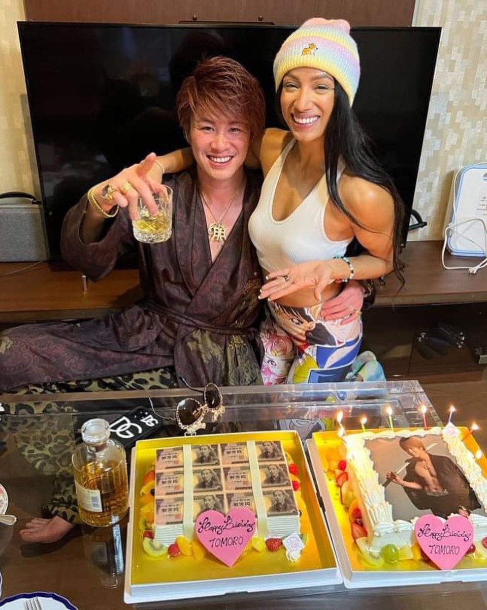 MoneShield's tweet photo. @MercedesVarnado with rapper of Japan 🇯🇵 @TOMORO_KING6666 
#SashaBanks #TheBoss #SashaKrew #ImTheBoss #TheBluprint #TheStandard https://t.co/l1cv2QL6g7