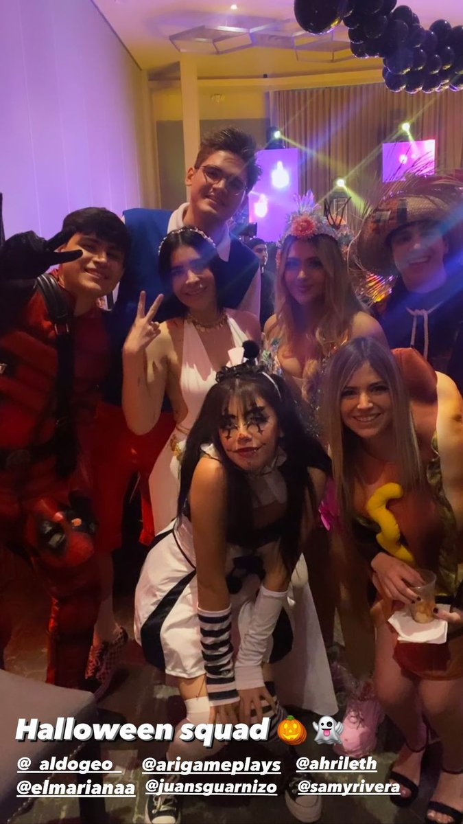 JisooMyLove103's tweet photo. #PollitosRewind el Blitzpooky de amablitz, un momento muy bonito dónde vimos al mejor hot-dog 💜👌🏻 @samyriveratv https://t.co/9PO1PAS2r3