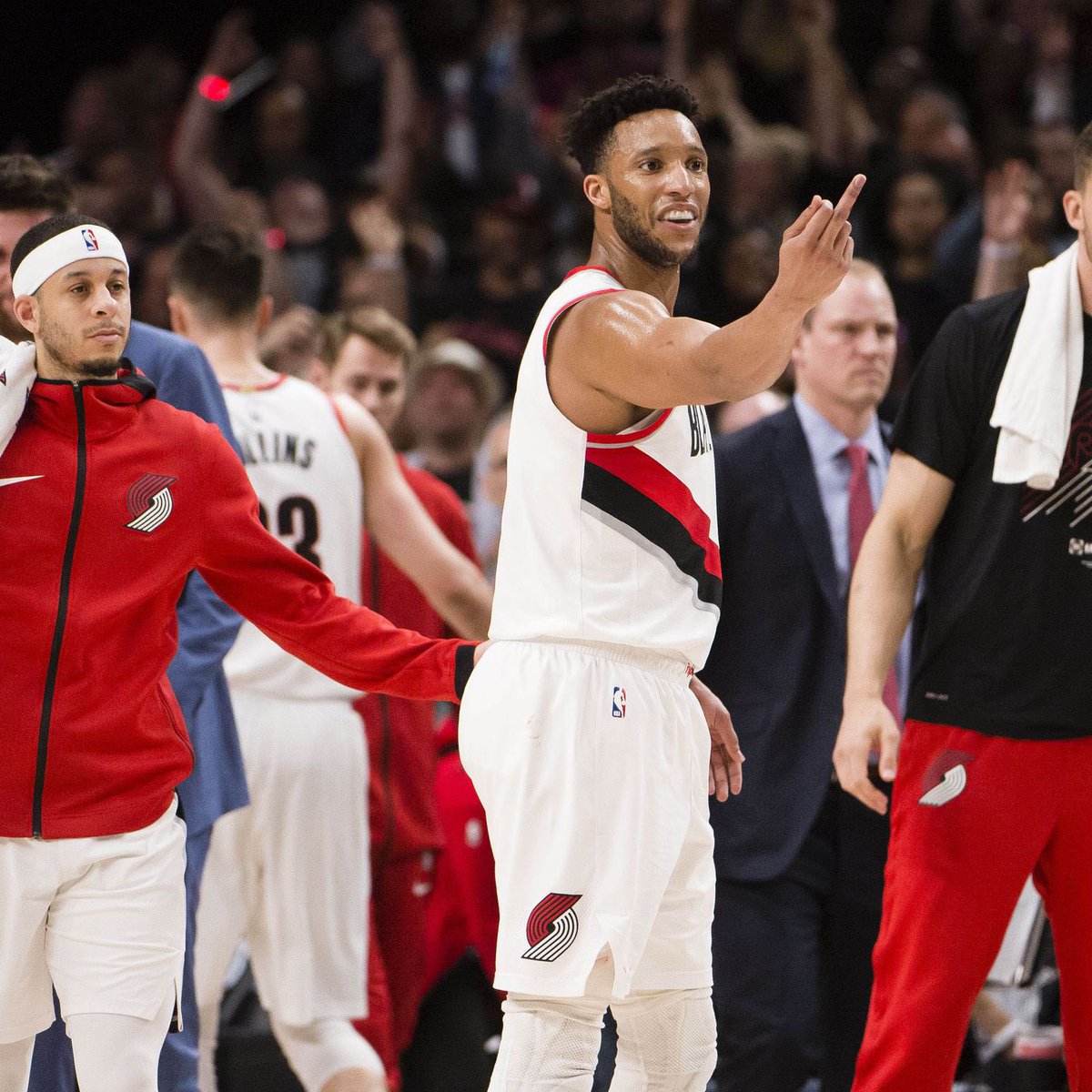PinwheelEmpire's tweet photo. Evan Turner to the Warriors https://t.co/1qRle0WpzS