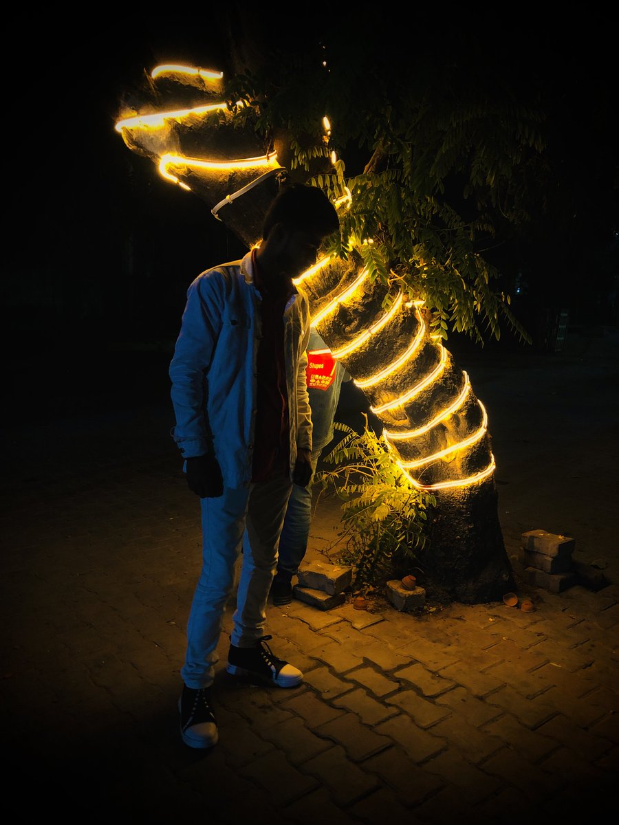 rohit_singh_096's tweet photo. But the damage was done, the moment our eyes met ❤🔥
.
.
.
.
.
#hyrohitsingh #model #style #photography #picoftheday #one_way_life #onewaylife #rstheeditor #explorepage #night #nightout #nightphotography #photoediting #varanasi #rohit_singh_096 #neonlights https://t.co/SdPVEToILt