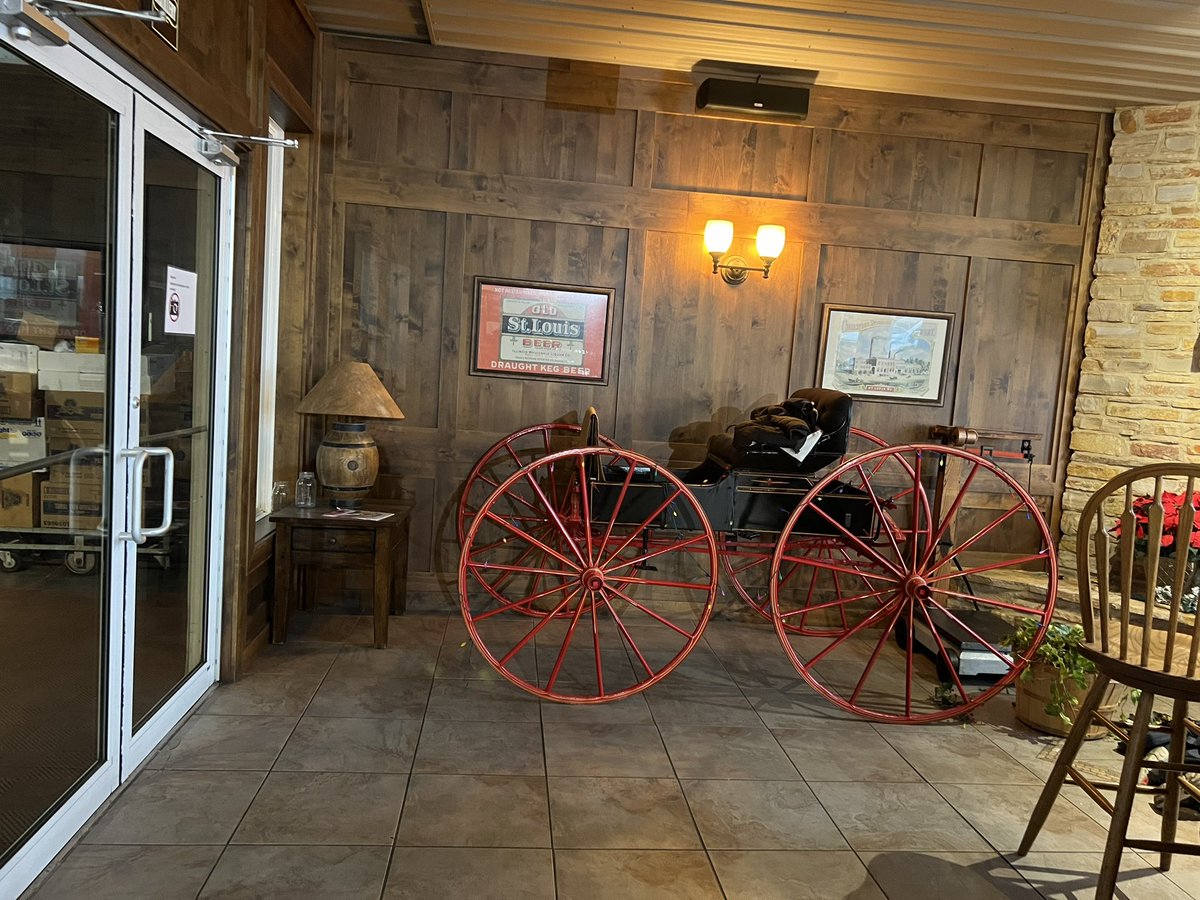 HAT333's tweet image. Fun little trip to @CrownValleyBrew great food and great drinks! #drinklocal #drinkmo