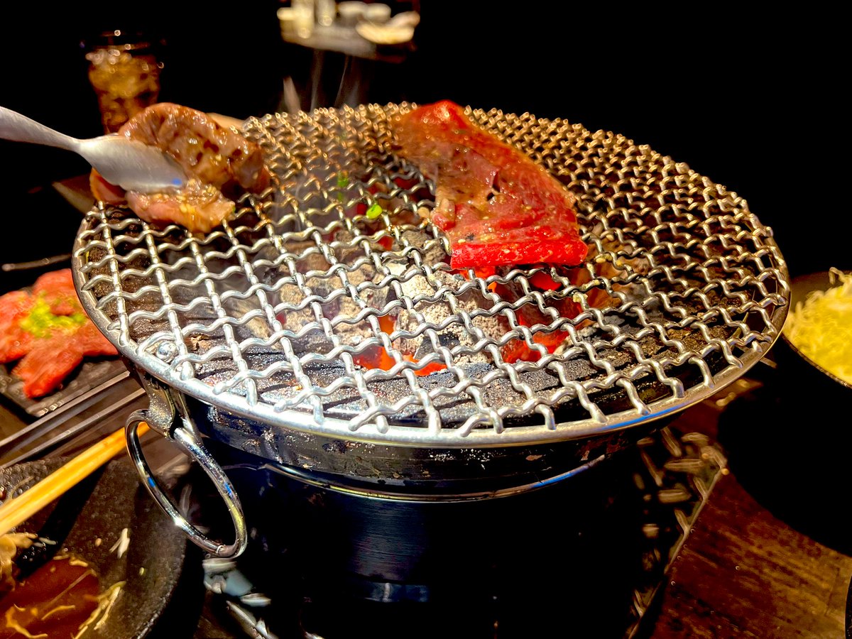 年末は2年ぶりぐらいの国広先生と編集さんたちとの忘年会しました
国広肉奉行先生様が焼いてくれた美味しいお肉をただ食べるだけ!
【リワールド・フロンティア】のコミカライズから続いている縁がありがたいです 