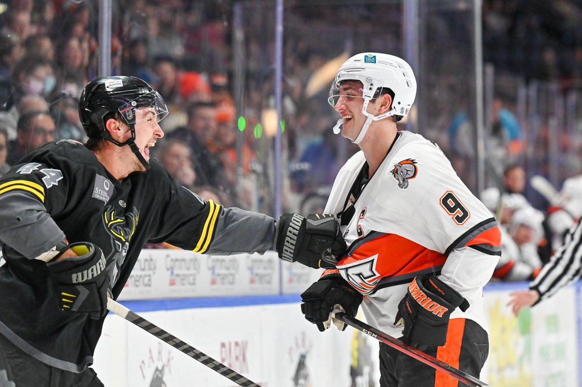 GoHeartlanders's tweet photo. opponents on the ice tn but no one can resist this brotherly love 🥰 https://t.co/W7abFtIepZ