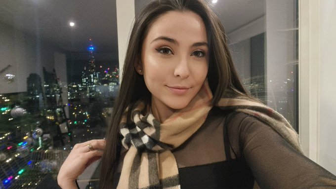 This was taken like a month ago 😆 but enjoy the selfie dx https://t.co/fjLCfOF0qa
