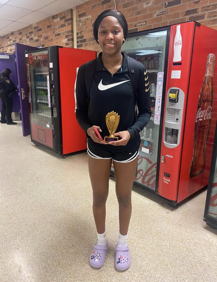 JohnViltzJr's tweet photo. @AlanahD2 (2025) average 16 pts for Acadiana high at the Darrell Mitchell Holiday Classic Really good rebounder at the Guard position @LgrBasketball @PrepGirlsHoops @CoachTemple21 @CoachNekia https://t.co/FtNAQgUoAd