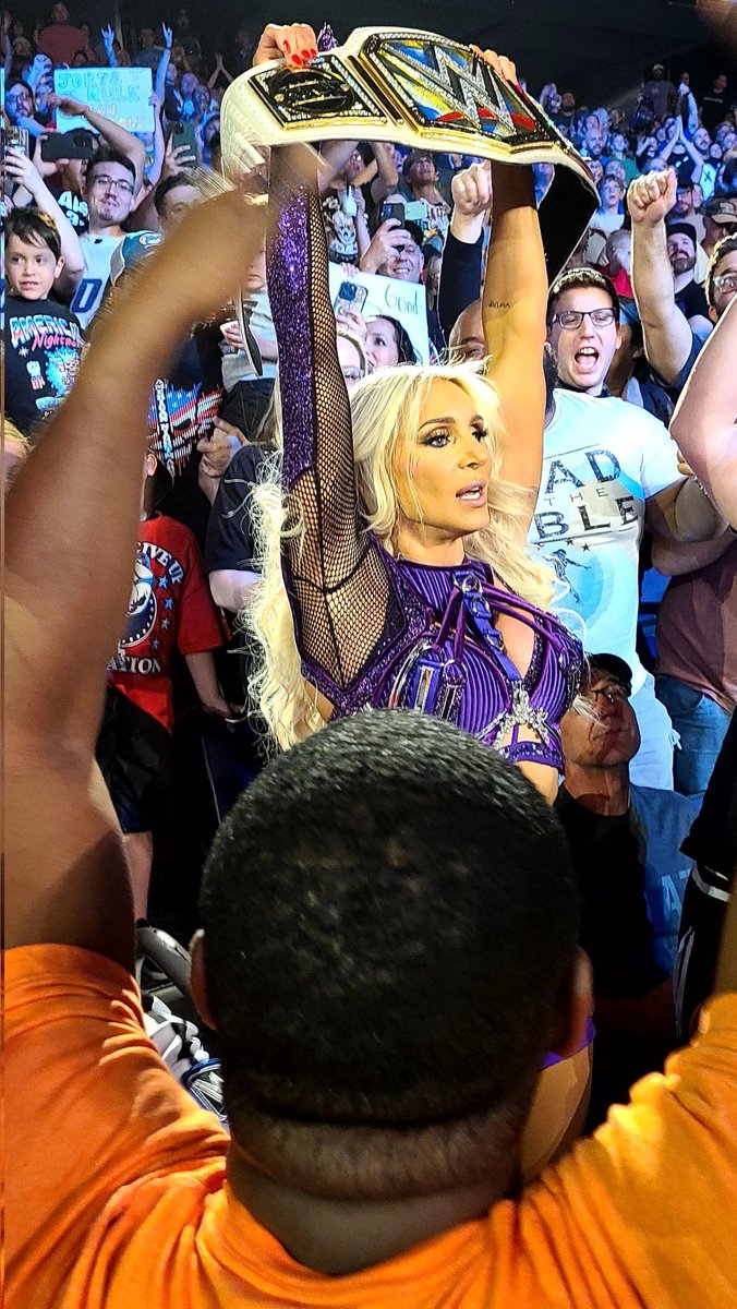 LauraES's tweet image. Charlotte Flair! #WWESmackdown
