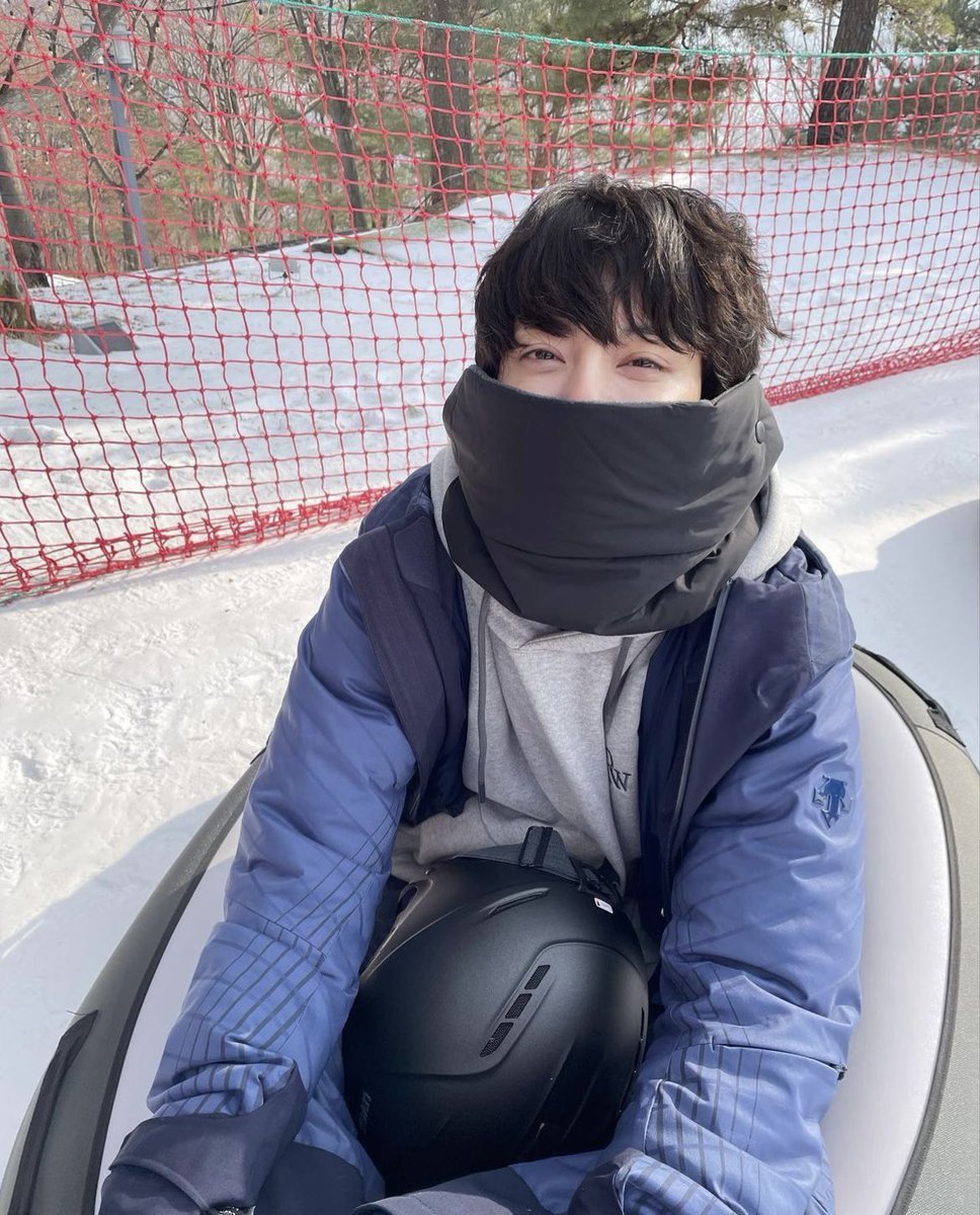 goal_802's tweet photo. 혜인언니 인스타 업로드
“춥지만 따닷한 연말☃️💙”
#정혜인 #jeonghein https://t.co/45rCUU8FKY
