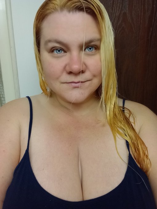 The After Shower Look   That one hair though trying to be all dramatic 😜😂  I look like I'm going cross<a href="/tag/wethair"class="tags"><span>#wethair</span></a>