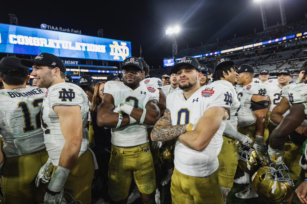 NDFootball's tweet photo. Great day to be Irish ☘️ 

#GoIrish https://t.co/mcbbm33Ah1