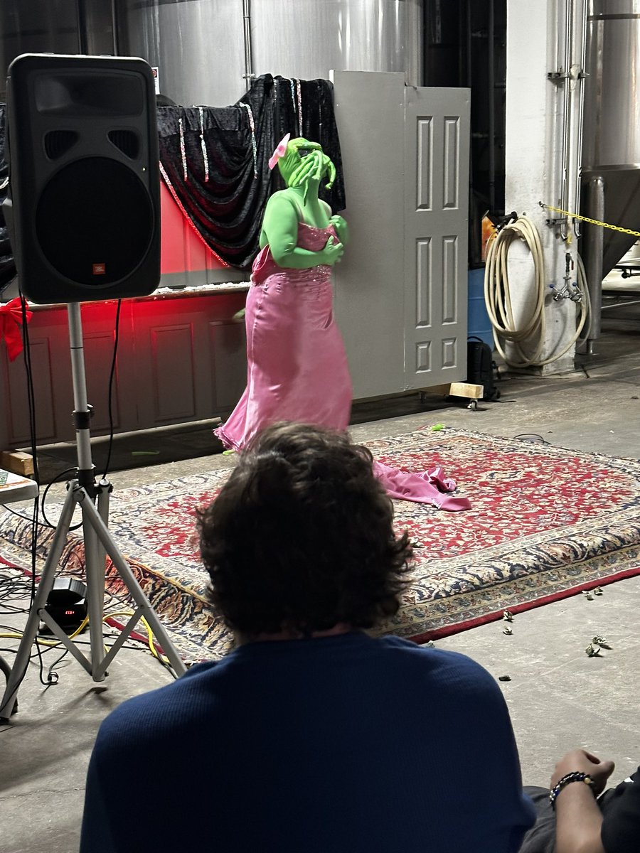 NerdlesqueFest's tweet photo. @AnjaKeister reminding you the old gods are beautiful #dcbraulesque #nerdlesque https://t.co/K2oArlVzHJ