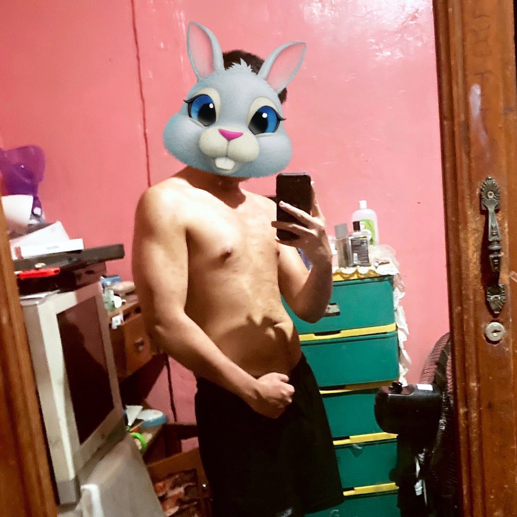 If you're scrolling past this, post a mirror selfie.