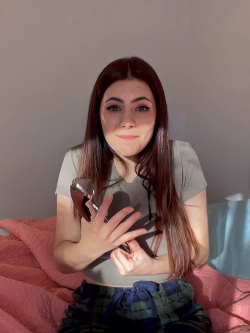 This guy is HUGE https://t.co/C8OwdqduWa