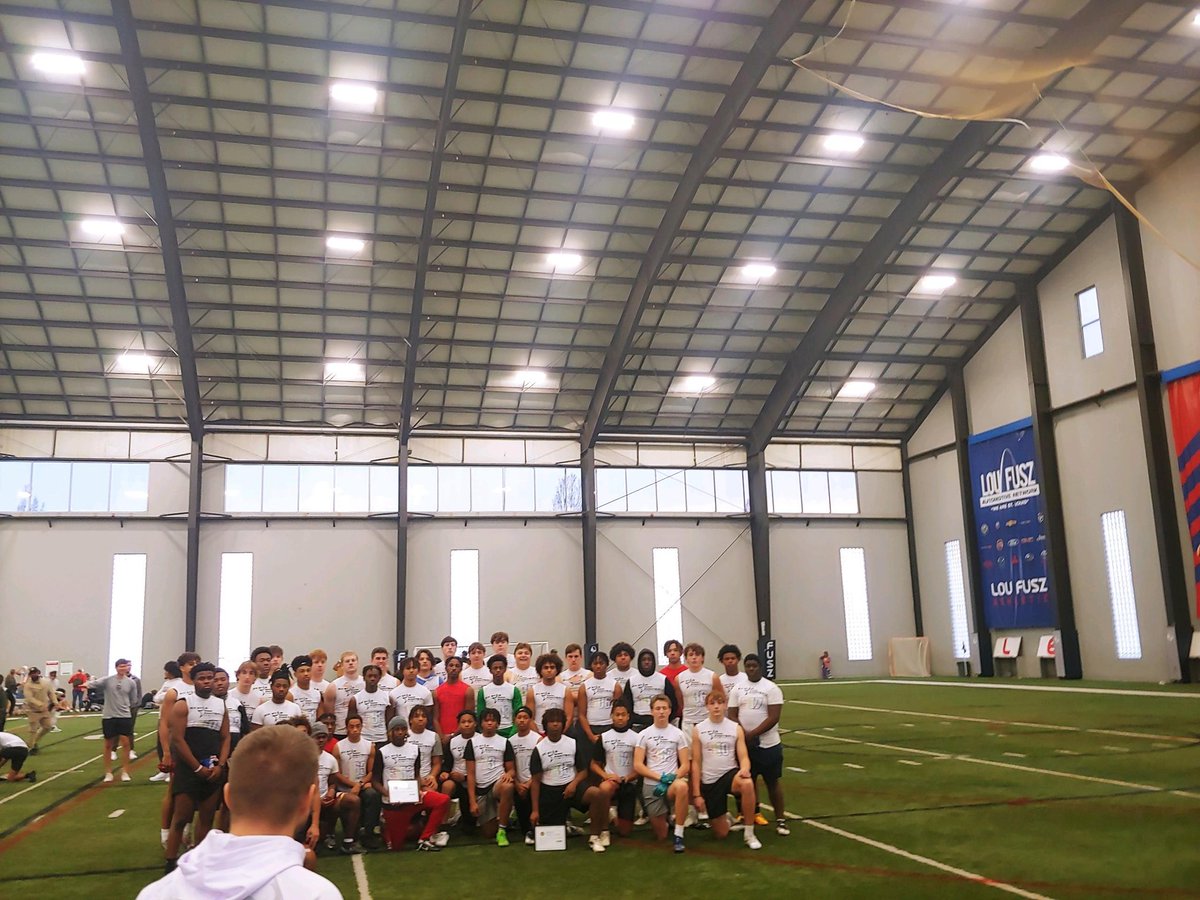 MilesColeman74's tweet photo. Thank you to @CoachPoe1914 &amp; @6starfootballMO for a great camp and inviting me to the All-American Showcase in KC @BouchardFred @nmenneke77 @GSV_STL @JPRockMO https://t.co/vvP8aDRzv2