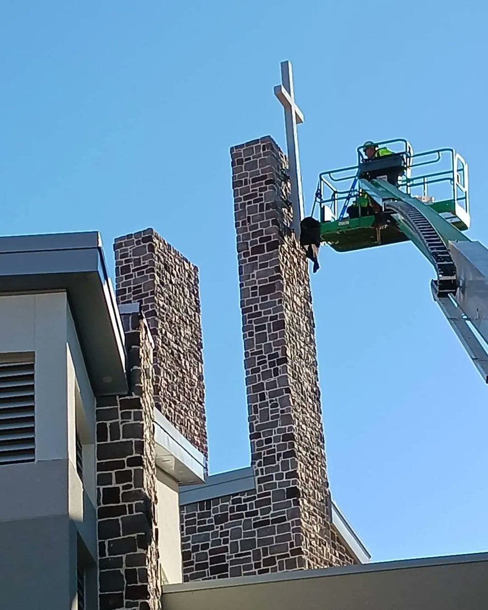 PaulistFathers's tweet image. The cross was installed today on the roof of Hecker House, the new #Paulist House of Mission and Studies, near @CatholicUniv in D.C.

Thank you to all of our donors, parishioners, and friends who supported and prayed for the project!

We couldn't have done it without you!