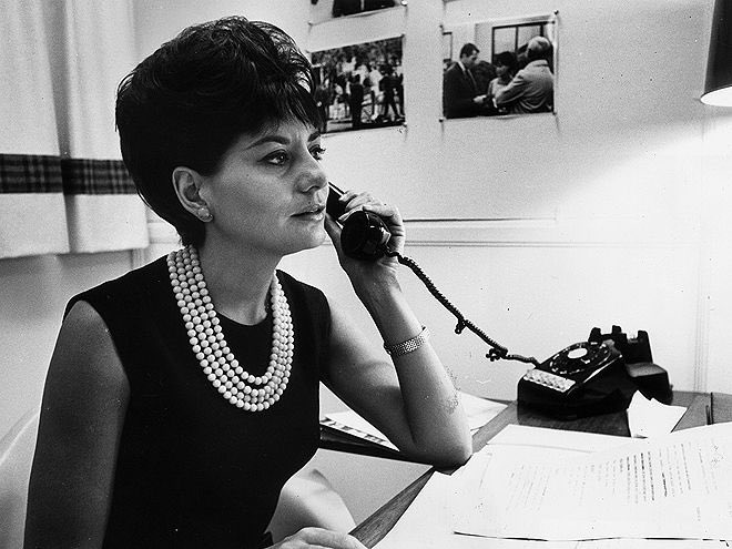 OliviaNBCLA's tweet photo. RIP Barbara Walters!

We lost such an incredible woman today 💔 https://t.co/J9Y4vp33o3