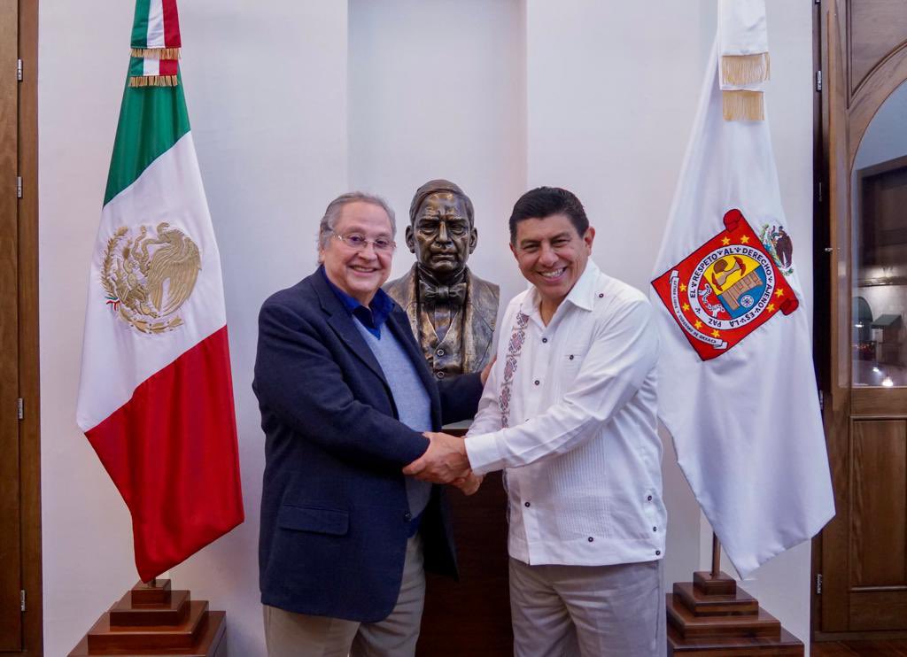 salomonj's tweet photo. Un gusto recibir en Palacio de Gobierno, al presidente del Consejo Editorial del periódico Noticias Voz e Imagen de Oaxaca, Lic. Ericel Gómez Nucamendi, con quien hablamos sobre el importante papel que desempeñan los medios de comunicación en esta nueva etapa de transformación. https://t.co/LBMUX2BKi0