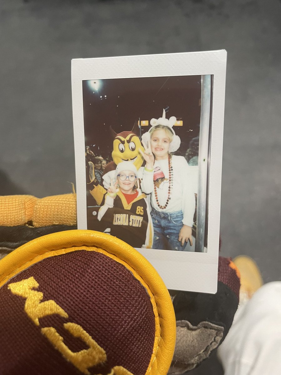 SparkySunDevil's tweet photo. Quick shoutout to two of my favorite hockey fans for this awesome Polaroid! You guys rock! #ForksUp #O2V https://t.co/fMnFLNchs3