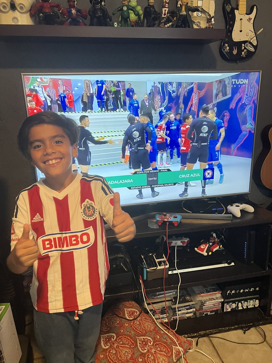 Soberbius's tweet photo. @TUDNMEX #CopaSky Apoyando al Rebaño por la última final del año…🐐💙🤍❤️💪🏻😎⚽️ Vamos Chivas… https://t.co/J9dCapPjmT