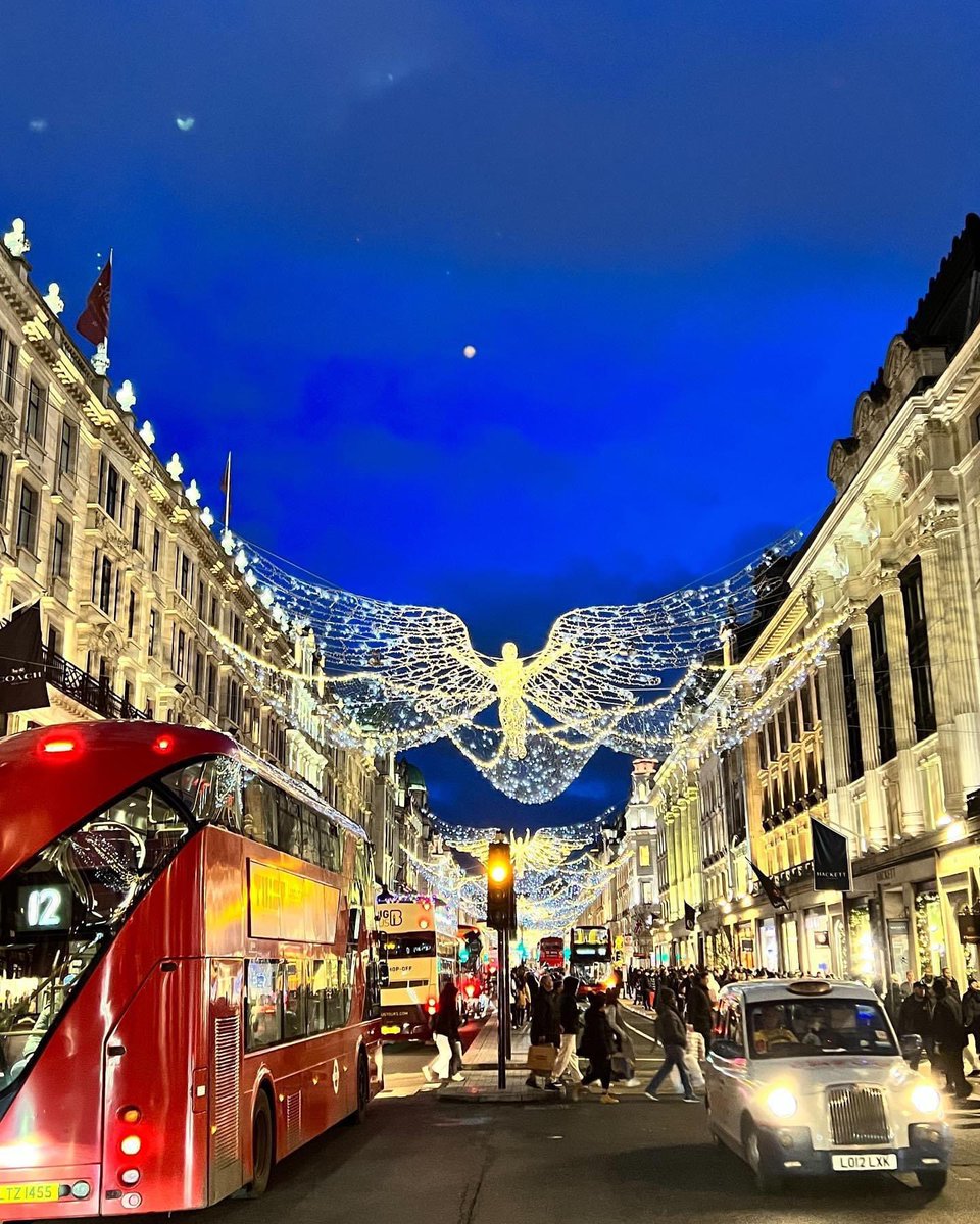 Dumint's tweet photo. You all know where this is. #DuMintinTheUK https://t.co/C6wW3FUVEG