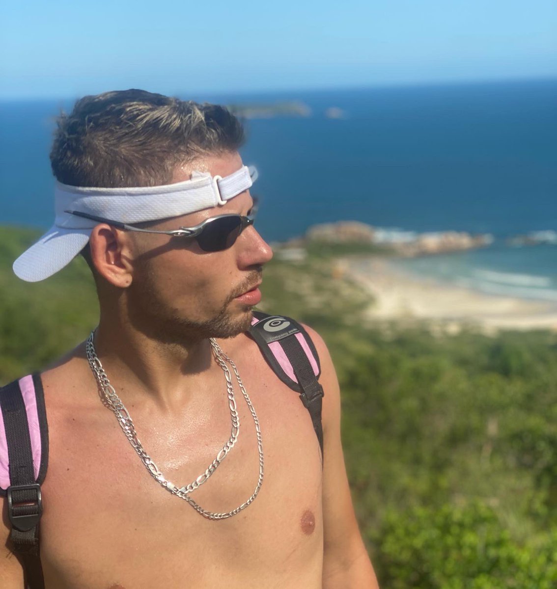 pqp_talles's tweet photo. #trilha #praiadagalheta #galheta #Florianopolis #nudismo #floripa #floripando https://t.co/2jCboqxTdG