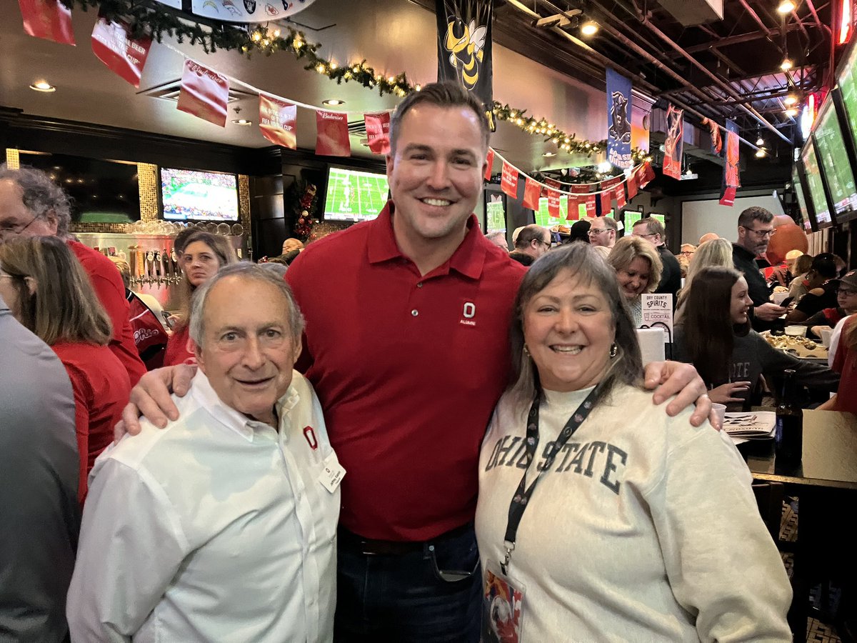 BuckeyeMolly's tweet photo. Lovely night with @osuatl and special guest @BenHartsock! 

Less than 24 hours until the Peach Bowl! Let’s #GoBucks!
#BuckeyeForLife https://t.co/MxE8kBXP3D