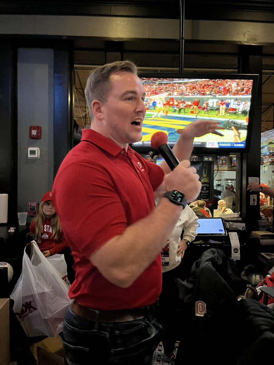 BuckeyeMolly's tweet photo. Lovely night with @osuatl and special guest @BenHartsock! 

Less than 24 hours until the Peach Bowl! Let’s #GoBucks!
#BuckeyeForLife https://t.co/MxE8kBXP3D