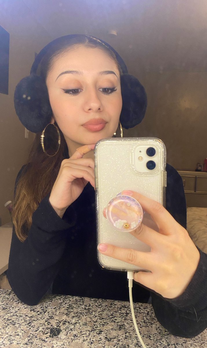 koinroses's tweet photo. last mirror selfie of the year 😝 https://t.co/NmZzNYOfGX