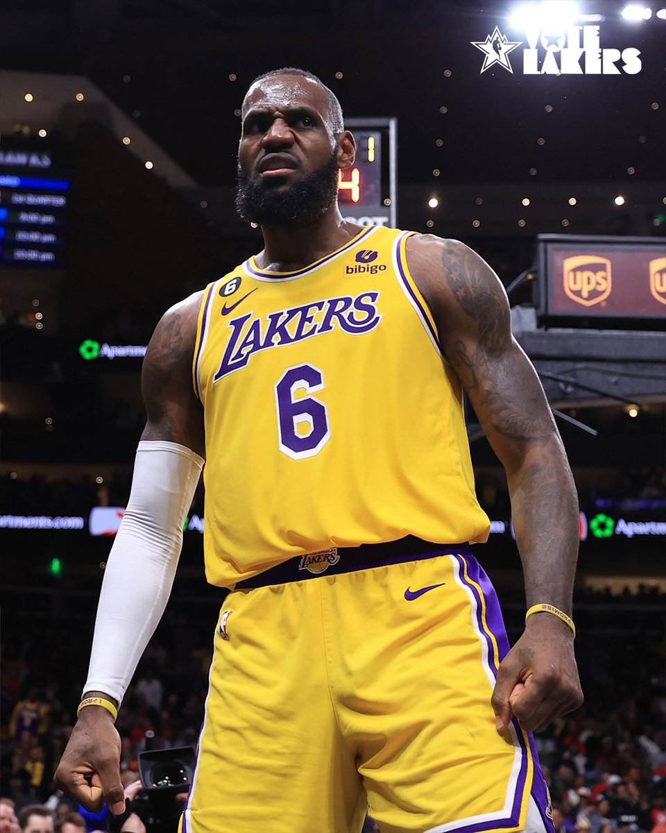 LakersLead's tweet photo. LEBRON JAMES TONIGHT
▫️47 points
▫️10 rebounds
▫️9 assists
▫️MOST CAREER BDAY POINTS ALL-TIME

RT IF BRON IS THE GOAT 🐐👑 https://t.co/HDJSro6UOG