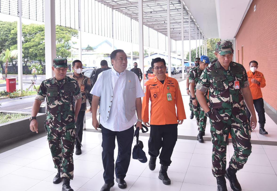 Kemaren kami beserta Basarnas meninjau kesiapan kita menghadapi cuaca ekstrim, agar kita lebih antisipatif. Mari kita sambut tahun baru dengan rasa optimis.