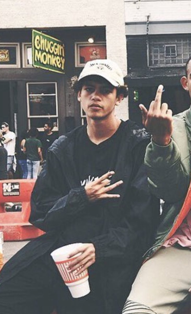 smileyfike's tweet photo. @ALXSLAMEBOYZ yea he white wym ! https://t.co/kYgWpyKOxX