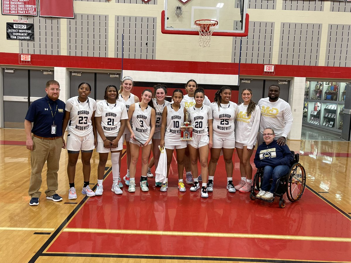 Warwick Holiday Tournament Champions!! 
Bishop McDevitt 45 Wilson 33
#McD🏀💙💛 <a href="/LadyCruBBall/">Bishop McDevitt Girls Basketball</a>