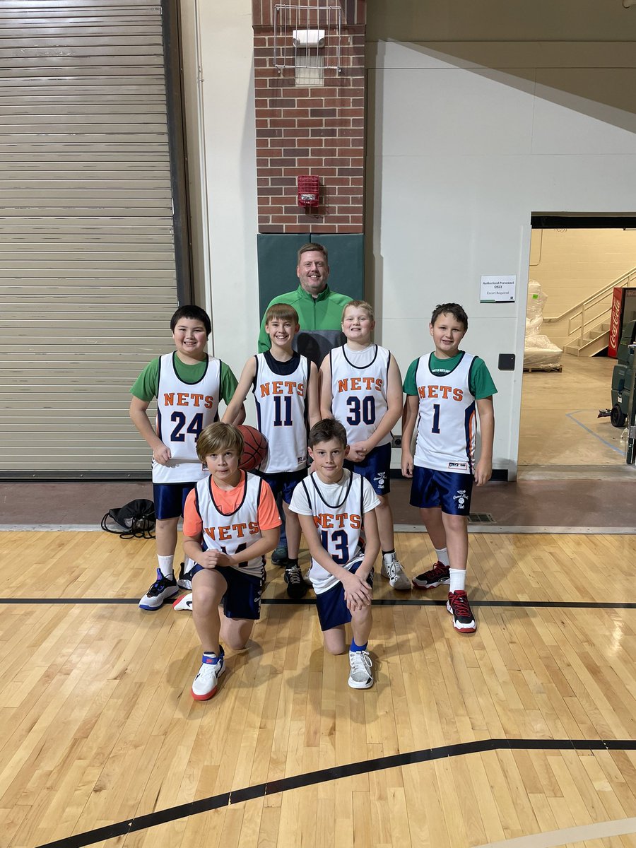 pederson_mr's tweet image. 2 teams from @gffastbreak league playing at halftime of the UND/ndsu game tonight.