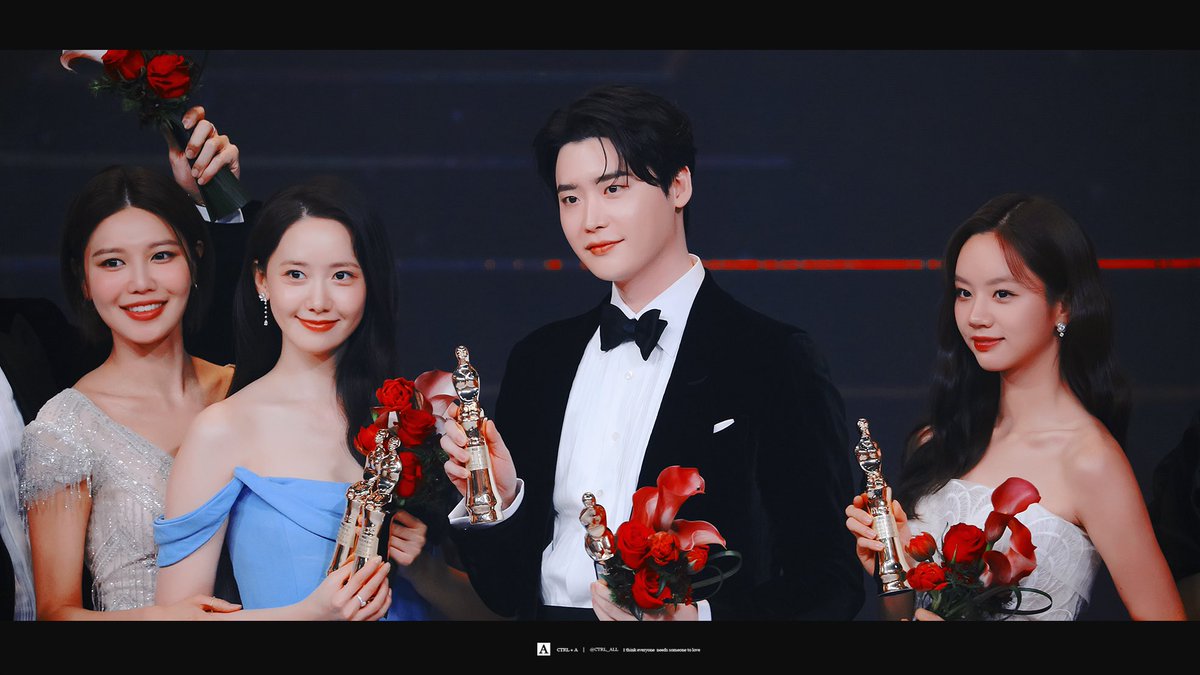 CTRL_All's tweet photo. 221230 

click #75

#이종석 #윤아 #수영 #혜리 https://t.co/FjatPXIYnm