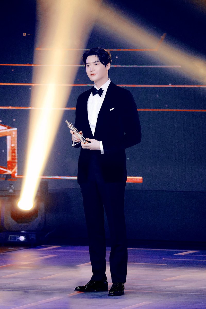 CTRL_All's tweet photo. 221230 

click #71

#이종석 #이종석대상축하해 https://t.co/CdXP8A8bkJ