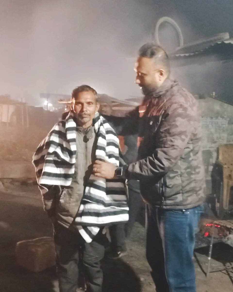 T1608Trivedi's tweet photo. Blanket distribution to needy! ❄️

नर सेवा - नारायण सेवा 🙏
#BJYMCares https://t.co/cQaYJlepGu